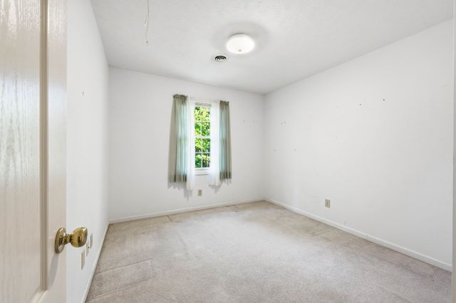 187 Oak Crest Dr, Tennessee Ridge, TN 37178