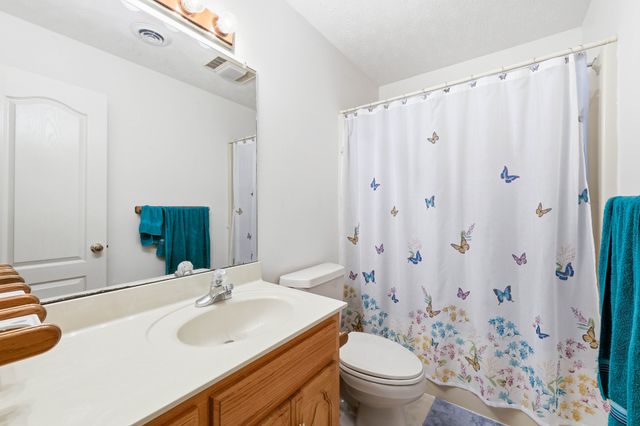 187 Oak Crest Dr, Tennessee Ridge, TN 37178