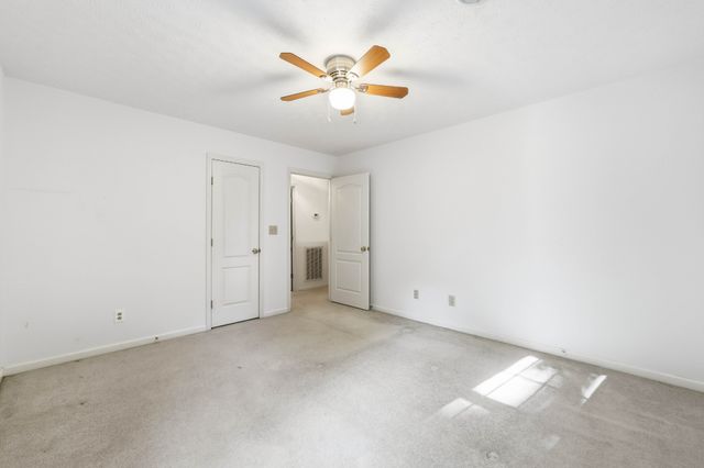 187 Oak Crest Dr, Tennessee Ridge, TN 37178