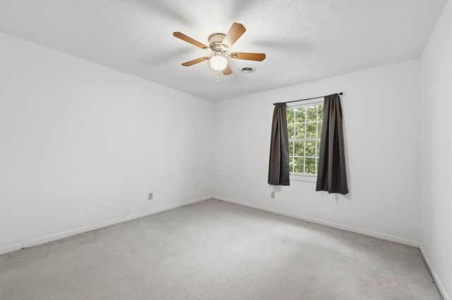 187 Oak Crest Dr, Tennessee Ridge, TN 37178