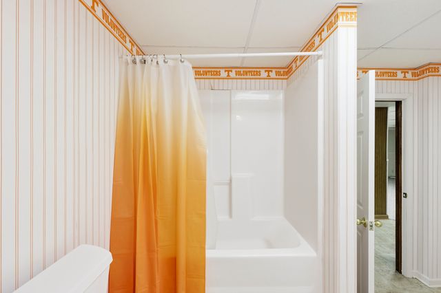 187 Oak Crest Dr, Tennessee Ridge, TN 37178