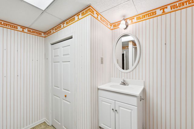 187 Oak Crest Dr, Tennessee Ridge, TN 37178