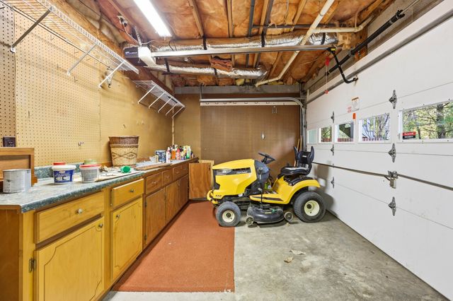 187 Oak Crest Dr, Tennessee Ridge, TN 37178