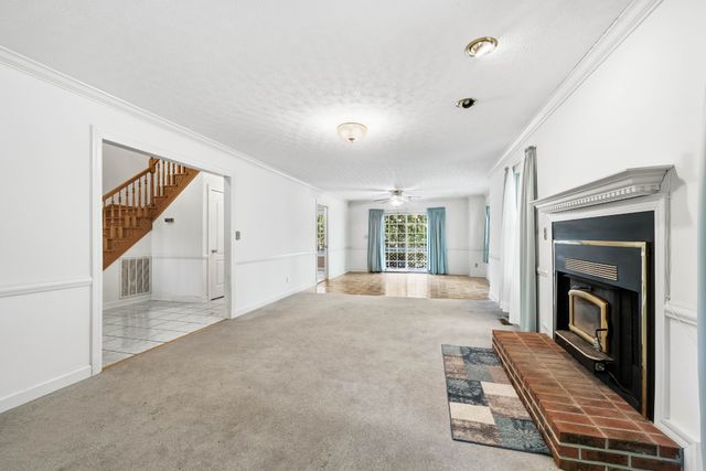 187 Oak Crest Dr, Tennessee Ridge, TN 37178