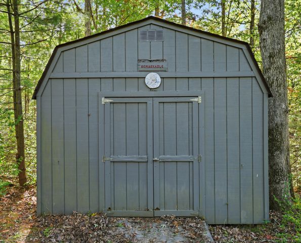 187 Oak Crest Dr, Tennessee Ridge, TN 37178