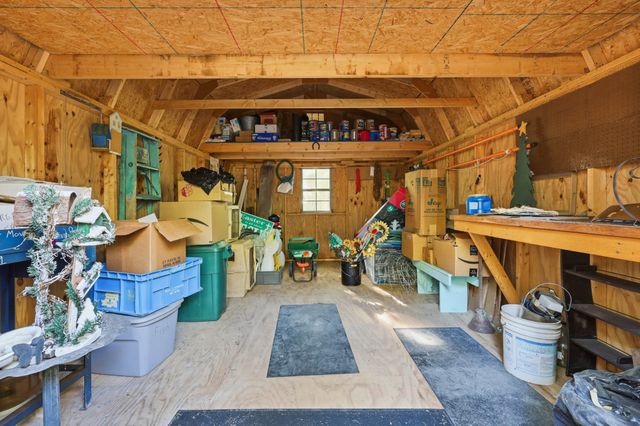 187 Oak Crest Dr, Tennessee Ridge, TN 37178