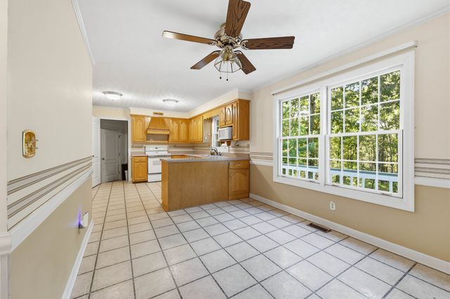 187 Oak Crest Dr, Tennessee Ridge, TN 37178