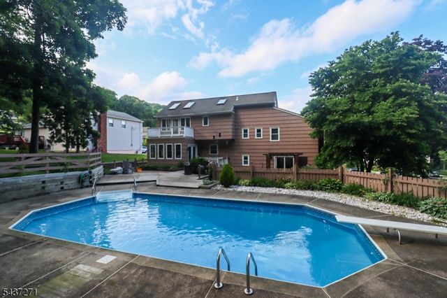 19 Mckinley Dr, Rockaway Boro, NJ 07866
