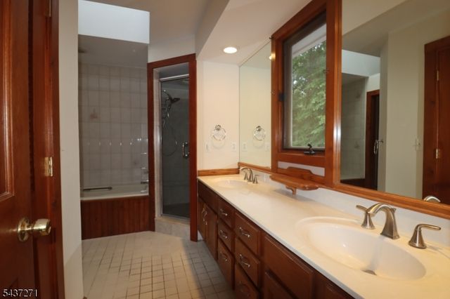 19 Mckinley Dr, Rockaway Boro, NJ 07866