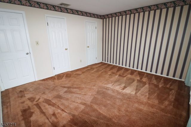 19 Mckinley Dr, Rockaway Boro, NJ 07866