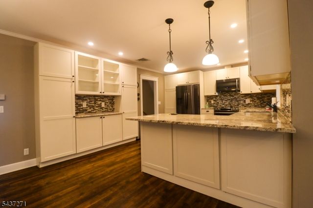 19 Mckinley Dr, Rockaway Boro, NJ 07866