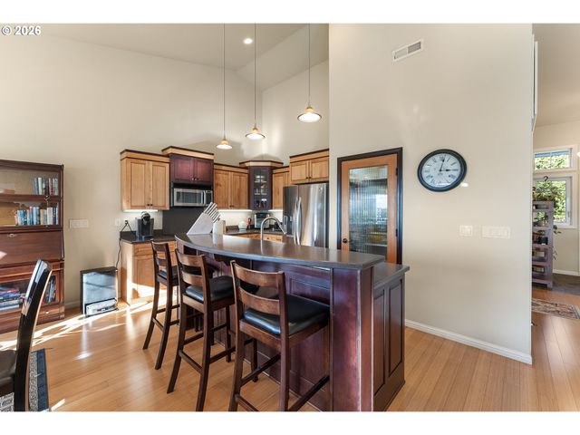 1556 Ne KENNEDY LOOP Dr, Roseburg, OR 97470