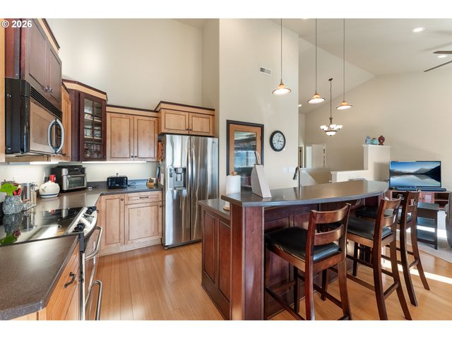 1556 Ne KENNEDY LOOP Dr, Roseburg, OR 97470