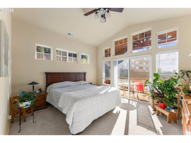 1556 Ne KENNEDY LOOP Dr, Roseburg, OR 97470