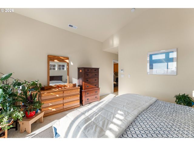 1556 Ne KENNEDY LOOP Dr, Roseburg, OR 97470