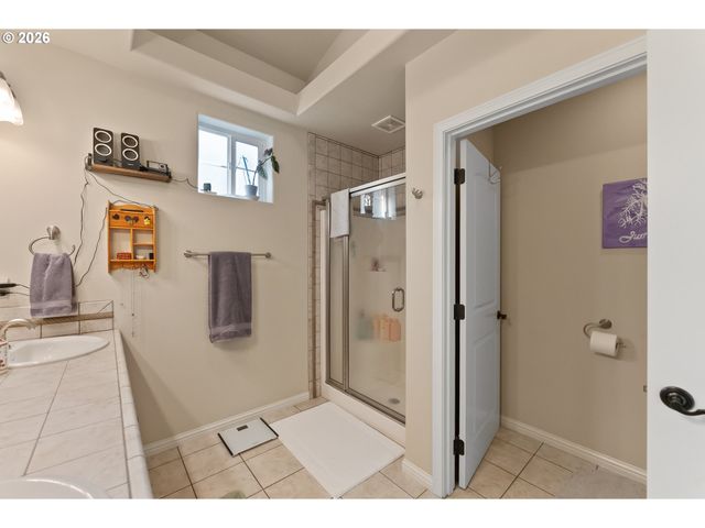 1556 Ne KENNEDY LOOP Dr, Roseburg, OR 97470