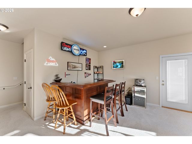 1556 Ne KENNEDY LOOP Dr, Roseburg, OR 97470