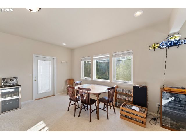 1556 Ne KENNEDY LOOP Dr, Roseburg, OR 97470