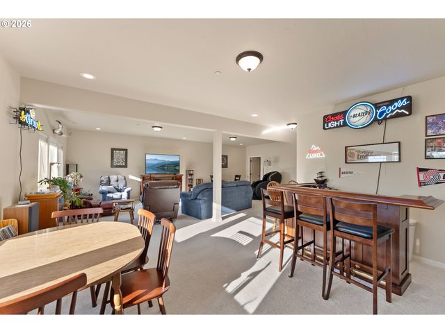 1556 Ne KENNEDY LOOP Dr, Roseburg, OR 97470