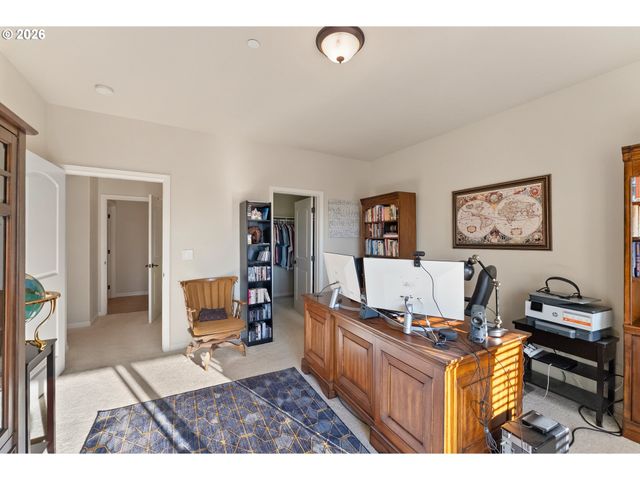 1556 Ne KENNEDY LOOP Dr, Roseburg, OR 97470