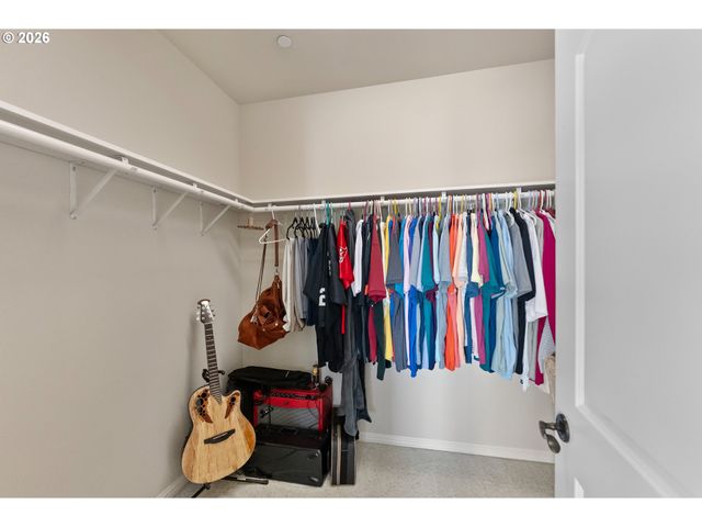 1556 Ne KENNEDY LOOP Dr, Roseburg, OR 97470