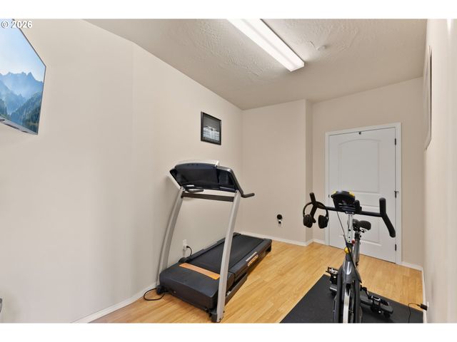 1556 Ne KENNEDY LOOP Dr, Roseburg, OR 97470