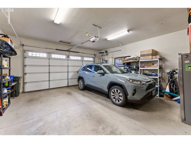 1556 Ne KENNEDY LOOP Dr, Roseburg, OR 97470