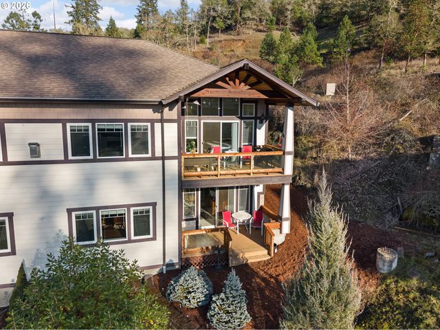 1556 Ne KENNEDY LOOP Dr, Roseburg, OR 97470