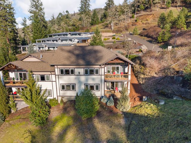 1556 Ne KENNEDY LOOP Dr, Roseburg, OR 97470