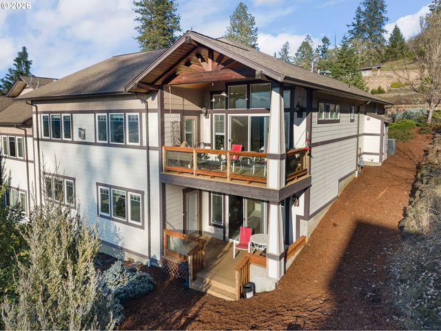 1556 Ne KENNEDY LOOP Dr, Roseburg, OR 97470