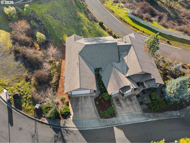 1556 Ne KENNEDY LOOP Dr, Roseburg, OR 97470