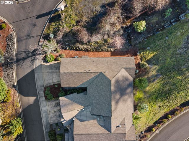 1556 Ne KENNEDY LOOP Dr, Roseburg, OR 97470