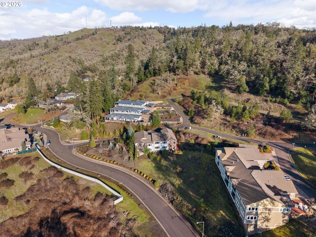 1556 Ne KENNEDY LOOP Dr, Roseburg, OR 97470