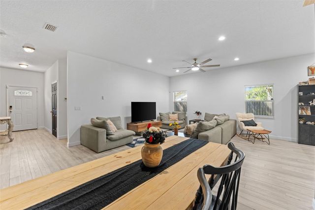 637 HOLMES AVENUE, Daytona Beach, FL 32114