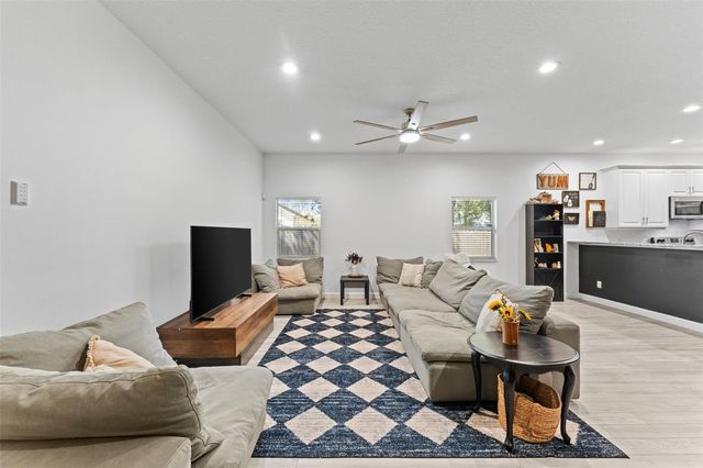 637 HOLMES AVENUE, Daytona Beach, FL 32114