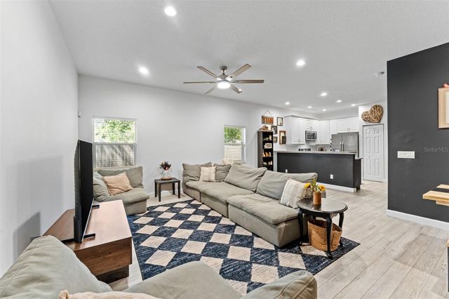 637 HOLMES AVENUE, Daytona Beach, FL 32114