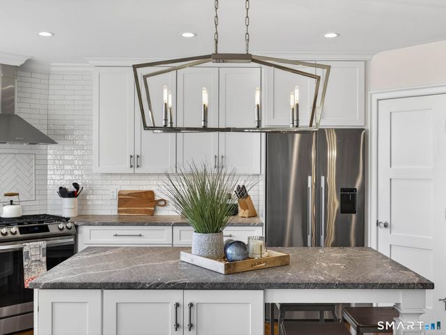 382 Maple Avenue, Old Saybrook, CT 06475