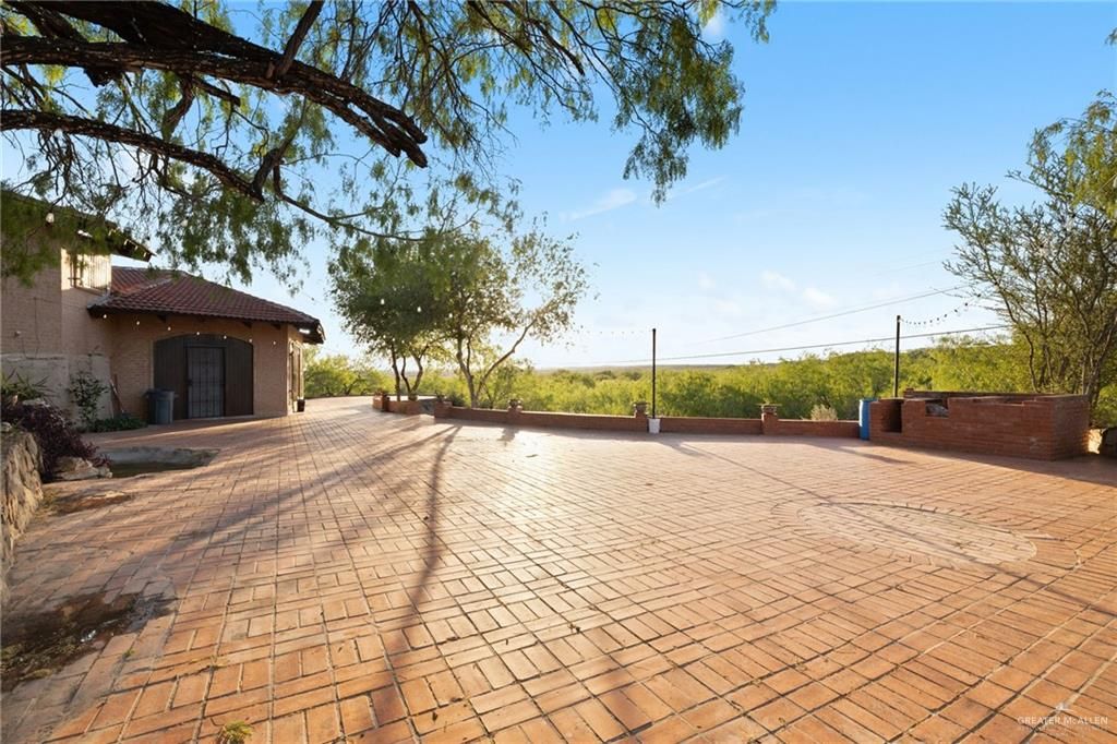 44 N San Julian Road, Roma, TX 78584
