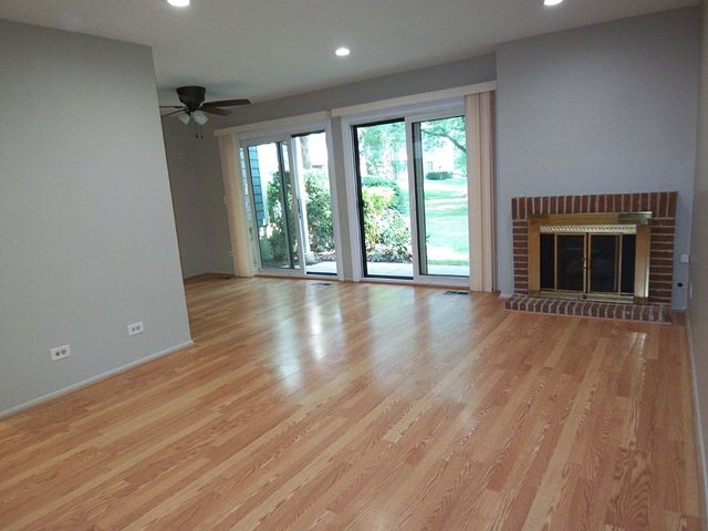 1546 Williamsburg Drive C1, Schaumburg, IL 60193