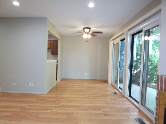 1546 Williamsburg Drive C1, Schaumburg, IL 60193