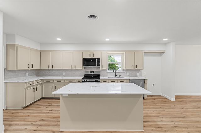 5208 Stonewall Street, Greenville, TX 75402