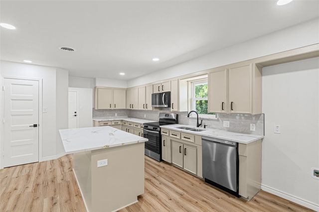 5208 Stonewall Street, Greenville, TX 75402