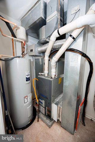 36 OLD CEDARBROOK RD, Wyncote, PA 19095