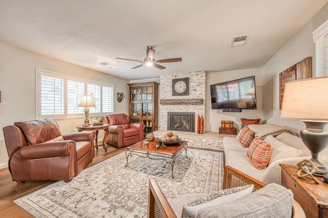 2543 15th Avenue, Kingsburg, CA 93631