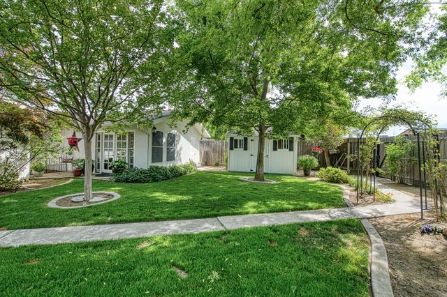 2543 15th Avenue, Kingsburg, CA 93631