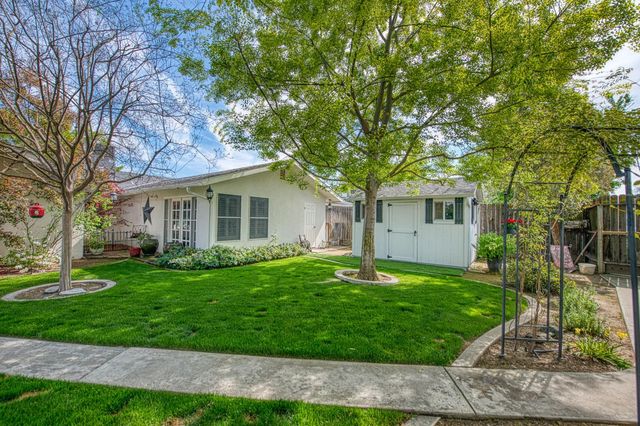 2543 15th Avenue, Kingsburg, CA 93631
