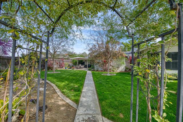 2543 15th Avenue, Kingsburg, CA 93631