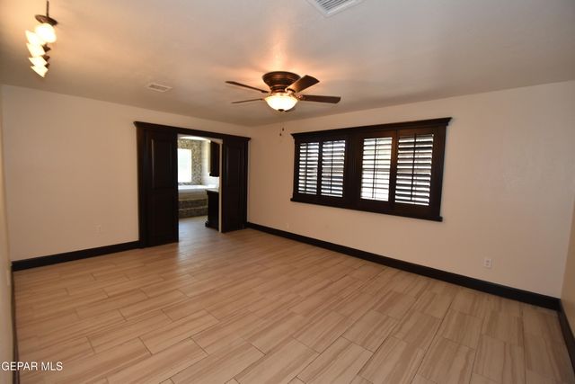 10800 SAIGON Drive, El Paso, TX 79925