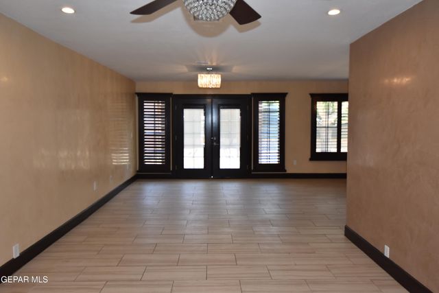 10800 SAIGON Drive, El Paso, TX 79925