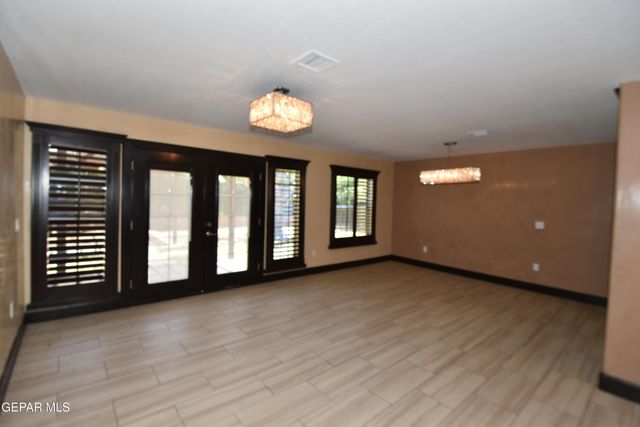 10800 SAIGON Drive, El Paso, TX 79925
